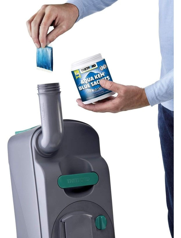 Aqua Kem Blue Sachet Thetford - Disgregante WC Chimico in Bustine Monodose per Camper e Caravan